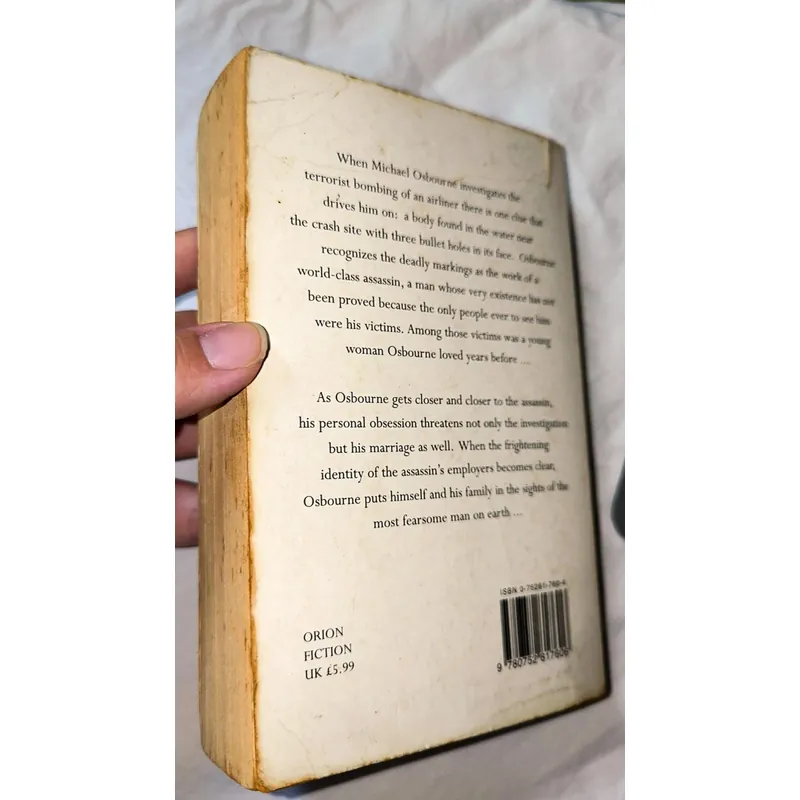 Ngoại văn cũ The mark of the assassin (Daniel Silva)  732570