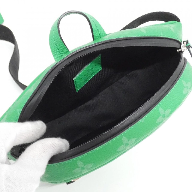 Túi xách vai Louis Vuitton Taiga Lama Catch Bum Bag M31035 - Hàng hiệu Chính hãng 769561