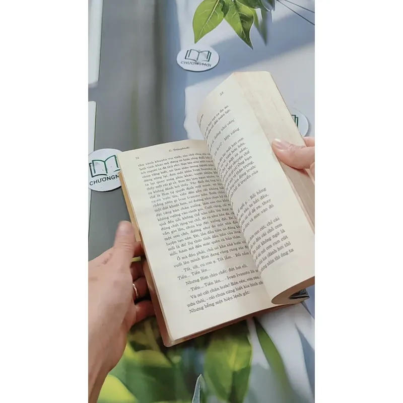 Con Bim Trắng Tai Đen - G. T. Proleforski 744686