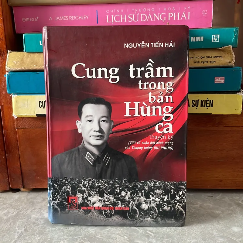 Cung trầm trong bản Hùng Ca  695040