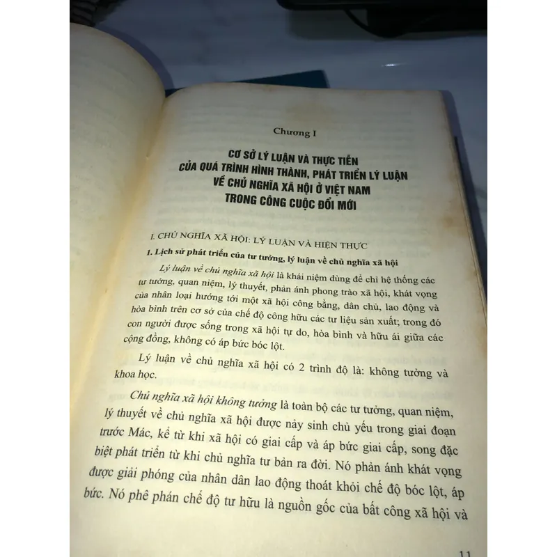 Chủ nghĩa xã hội ở Việt Nam những vấn đề lý luận từ công cuộc đổi mới  738086