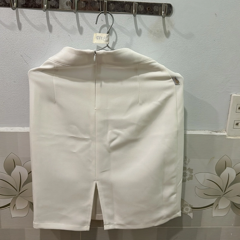 Chân váy ngắn màu trắng size S 509670