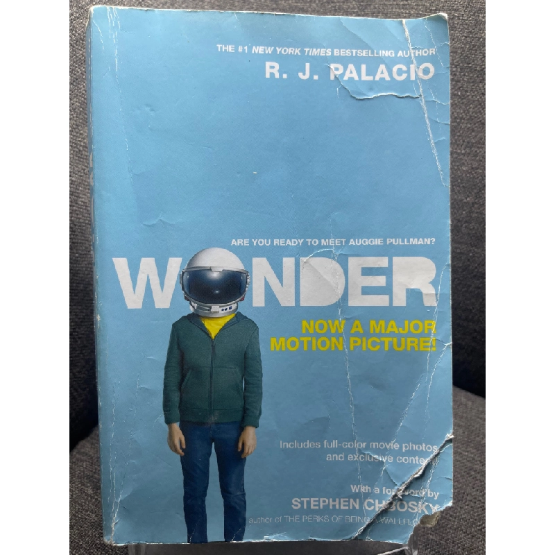 Wonder mới 70% rách góc bìa nhăn bìa ngoại văn R J Palacio HPB1505 181507