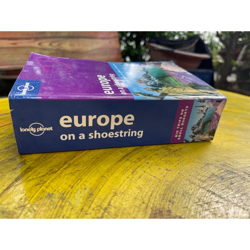 EUROPE ON A SHOESTRING - BIG TRIP ON SMALL BUDGETS 543375