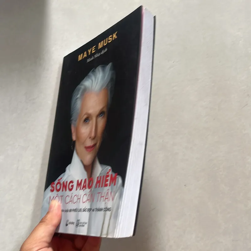 Sống mạo hiểm một cách cẩn thận - Maye Musk 575230