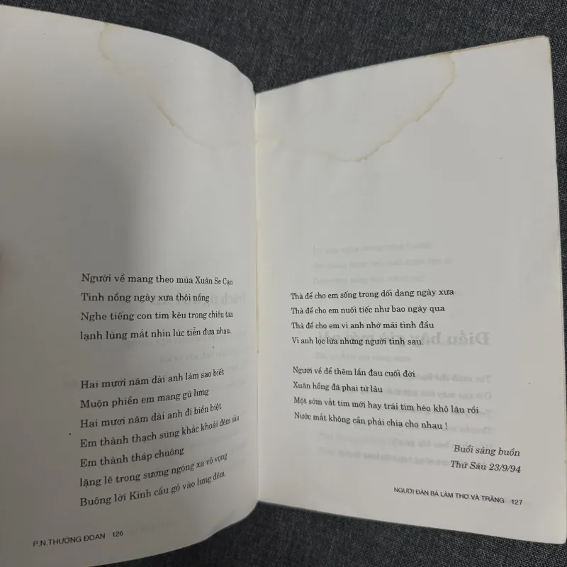 Người đàn bà làm thơ và trăng (Tác giả ký tặng) - Phan Ngọc Thường Đoan 876875