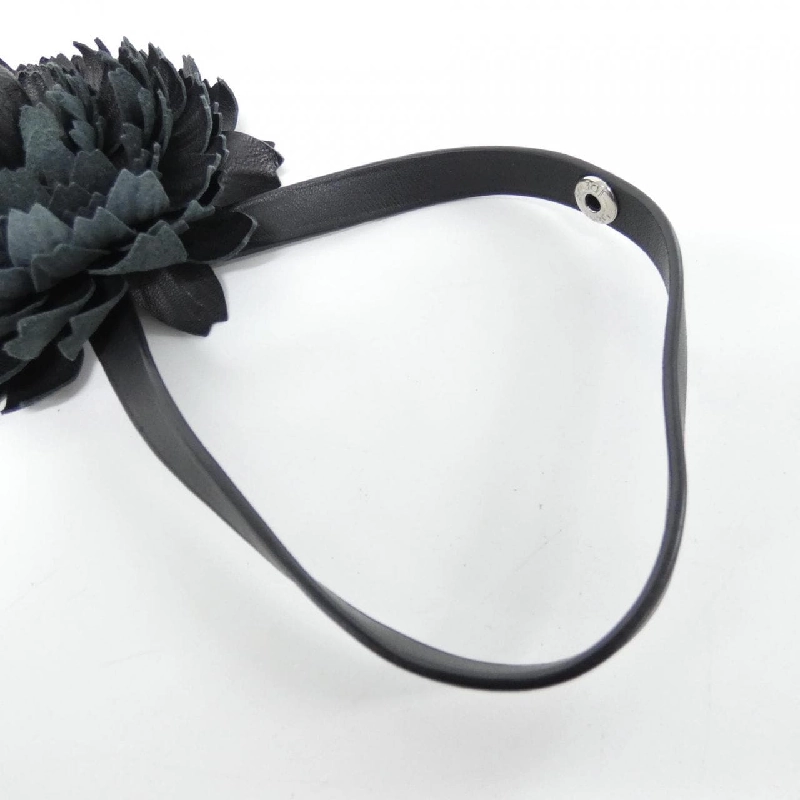 Móc khóa hoa hồng cổ điển Loewe ANCIEN ROSE 100 18 104 623054