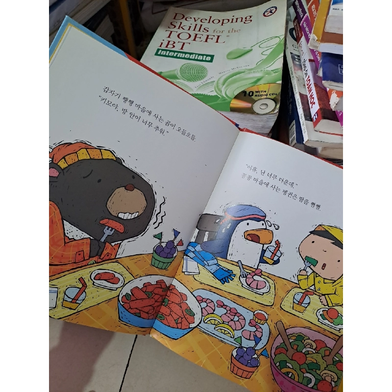 Truyện tranh thiếu nhi tiếng hàn sinh nhật bìa cứng mới 90% HCM0808 Sách ngoại văn 924297