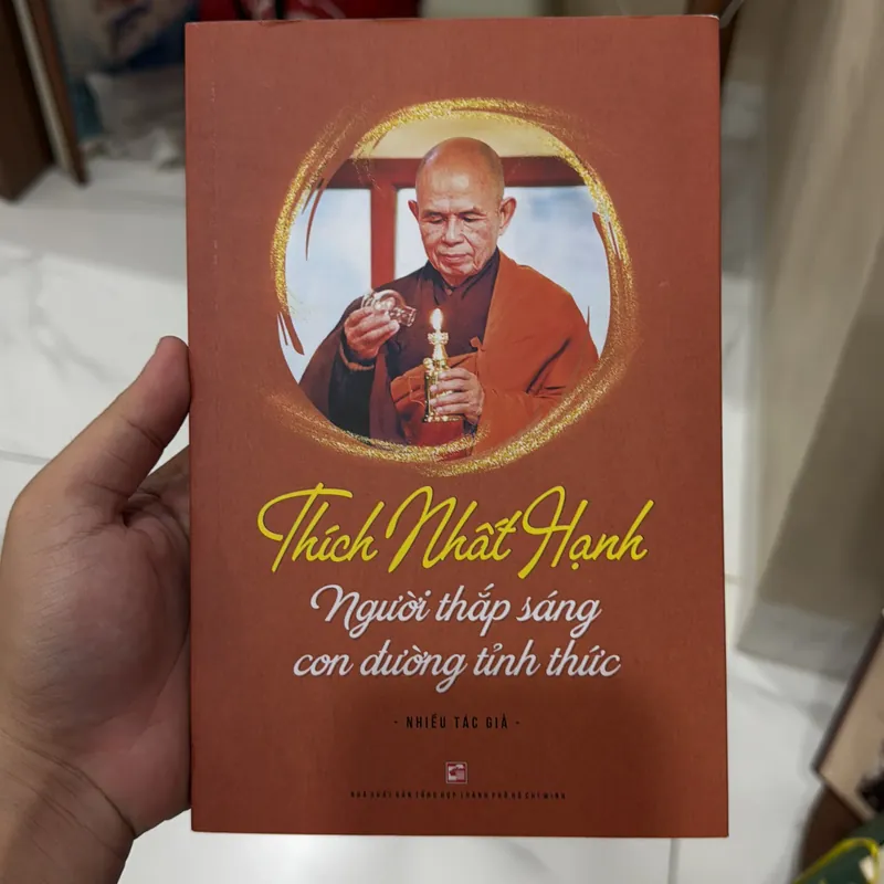 Sách Thích Nhất Hạnh người thắp sáng con đường tỉnh thức 601956