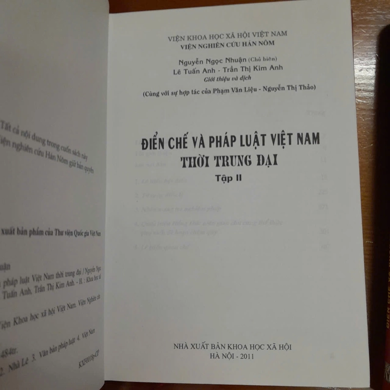 ĐIỂN CHẾ VÀ PHÁP LUẬT VIỆT NAM THỜI TRUNG ĐẠI 493260