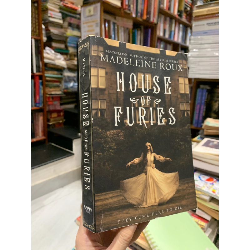 HOUSE OF FURIES - Madeleine Roux 201497