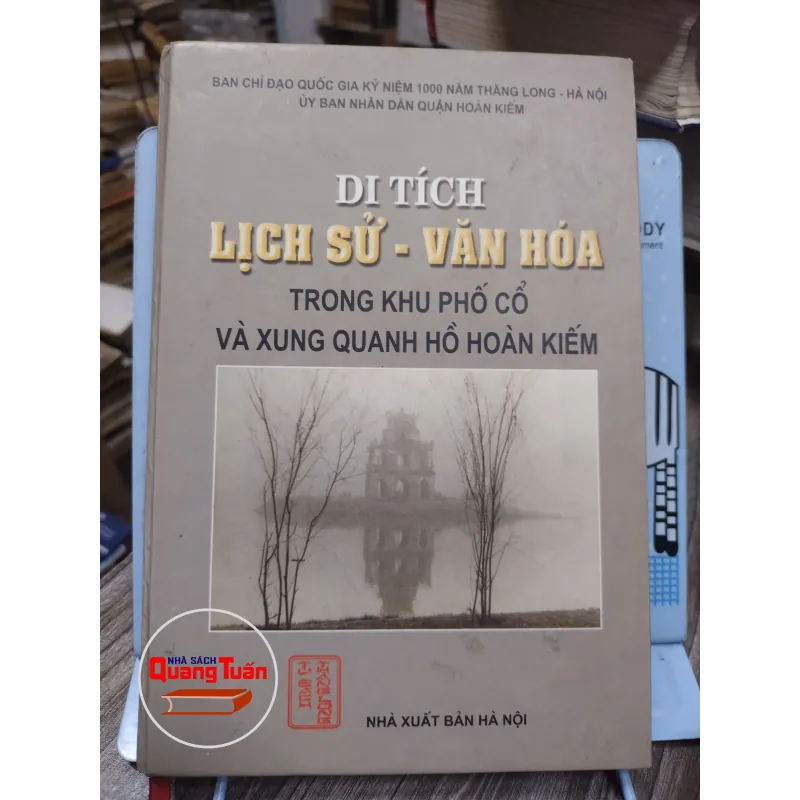 Sách: Di tích lịch sử - văn hoá trong khu phố cổ và xung quanh hồ Hoàn Kiếm  (A2) 746244