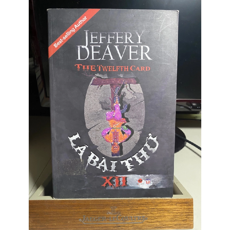 Lá Bài Thứ XII-Tác giả Jeffery Deaver- Người Dịch Nguyễn Minh Hoàng- NXB Thời Đại -Năm XB 05/2013 -Trọng lượng (gr) 900- Kích Thước Bao Bì 16x24 -Số trang 637 -Hình thức Bìa Mềm- Sách lưu kho mới 90% 446361