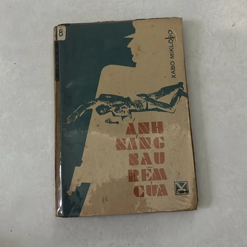 Ánh sáng sau rèm cửa — 1985s 498556
