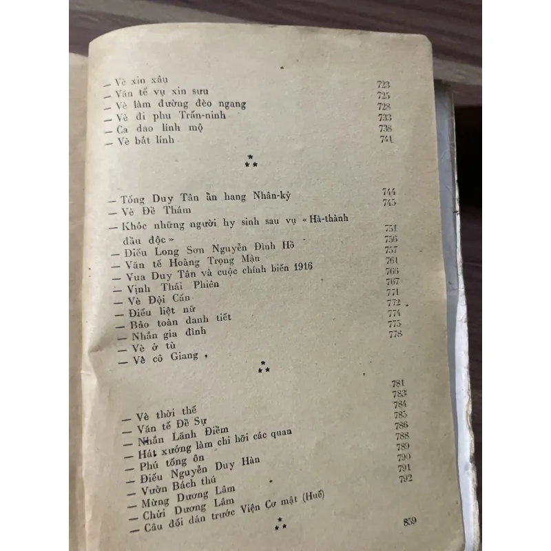 HỢP TUYỂN THƠ VĂN YÊU NƯỚC THƠ VĂN YÊU NƯỚC và CÁCH MẠNG ĐẦU THẾ KỶ XX 1900 - 1930 748023