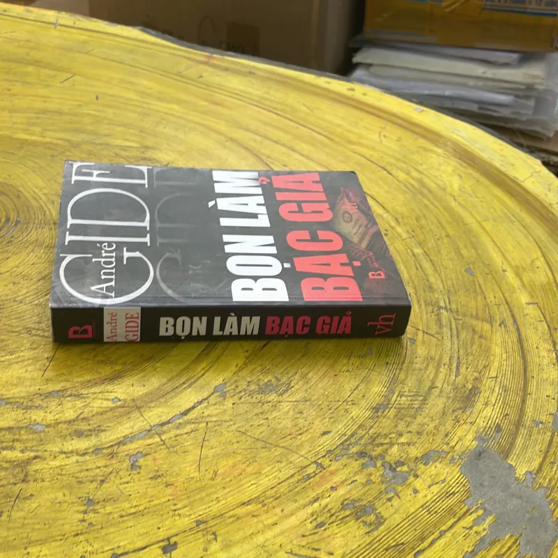BỌN LÀM BẠC GIẢ - ANDRE GIDE 783767