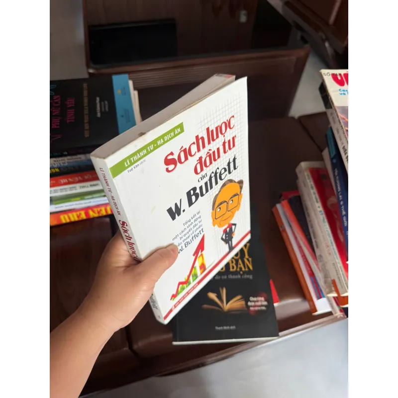 Sách Lược Đầu Tư Của W. Buffett | Bí quyết đầu tư cổ phiếu hiệu quả- K3 1005683