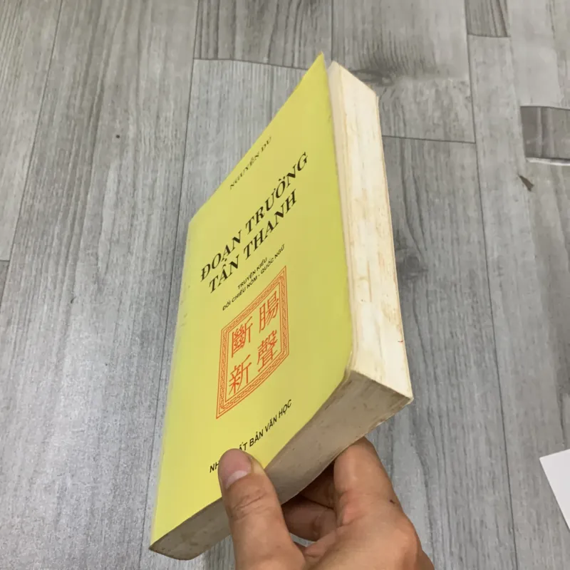 Đoạn trường tân thanh, truyện kiều đối chiếu nôm - quốc ngữ. 10a4 1027888