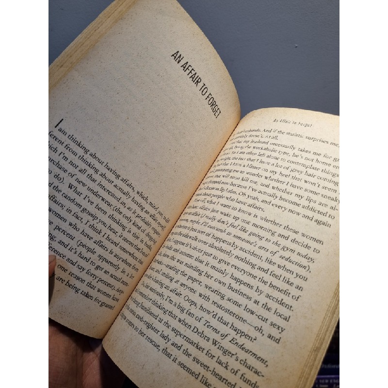 SKINNY BITCHING : A Thirty-something woman mouths off about age angst, pregnancy pressure, and the dieting battles you'll never win - Jenny Lee 196536