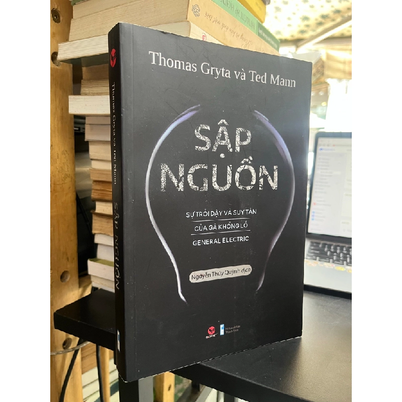 Sập nguồn - Thomas Gryta & Ted Mann 496340