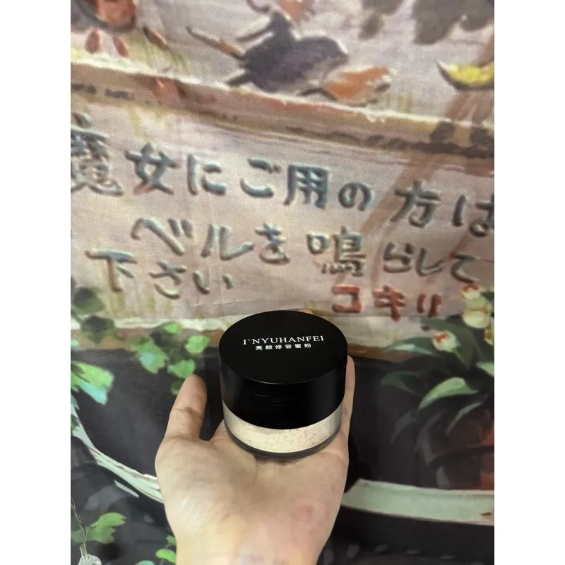 2 Phấn phủ INYUHANFEI kiềm dầu khoá make up sáng da 689621