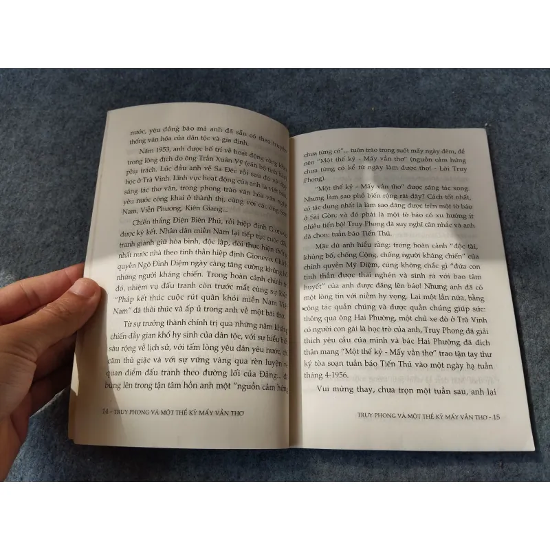 TRUY PHONG VÀ MỘT THẾ KỶ MẤY VẦN THƠ 719926