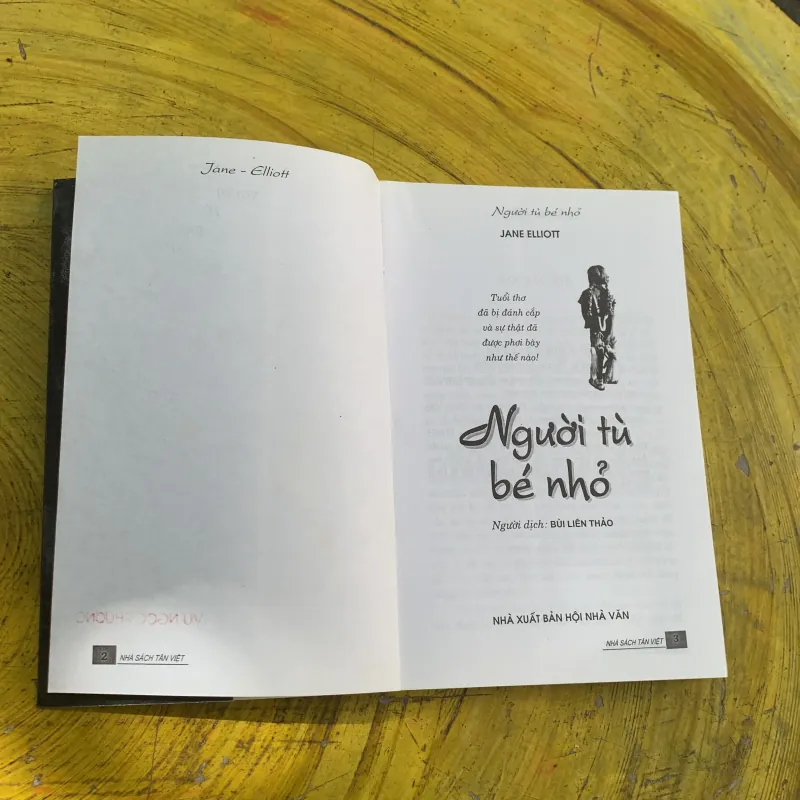  NGƯỜI TÙ BÉ NHỎ - jane elliott 746825