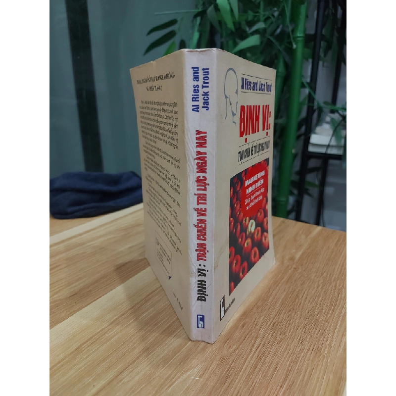 ĐỊNH VỊ: TRẬN CHIẾN VỀ TRÍ LỰC NGÀY NAY – Al Ries and Jack Trout 552937