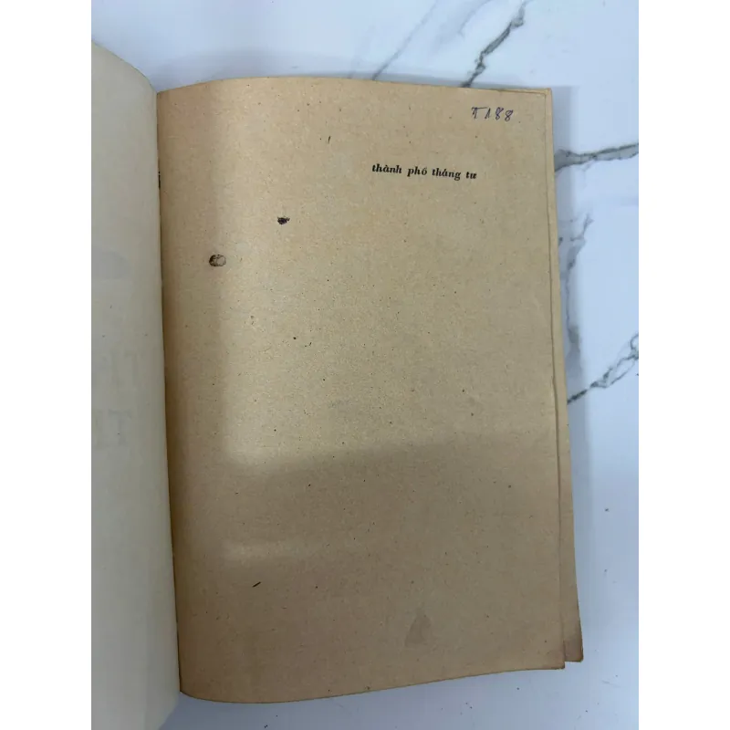 Thành phố tháng Tư - Lê Thị Kim và Nguyễn Nhật Ánh 781204