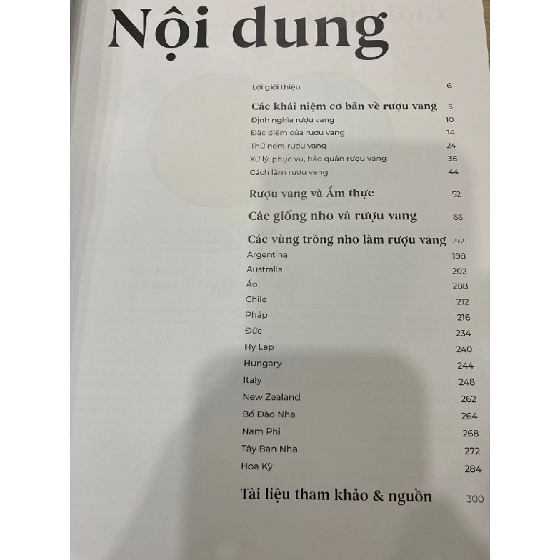 Wine Folly Toàn Tập (Phiên Bản Magnum) -Tác giả Madeline Puckette, Federica Fragapane -NXB Phụ Nữ Việt Nam -Năm XB 2022 -Trọng lượng (gr) 1095 -Kích Thước Bao Bì 24.5 x 18.5 x 2.1 cm -Số trang 317 -Hình thức Bìa Cứng -Sách mới nguyên seal 455676