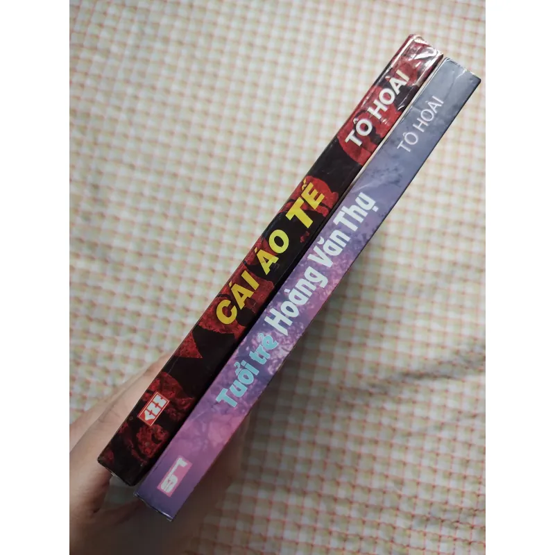 COMBO 2 QUYỂN - nhà văn TÔ HOÀI - CÁI ÁO TẾ • TUỔI TRẺ HOÀNG VĂN THỤ 750787