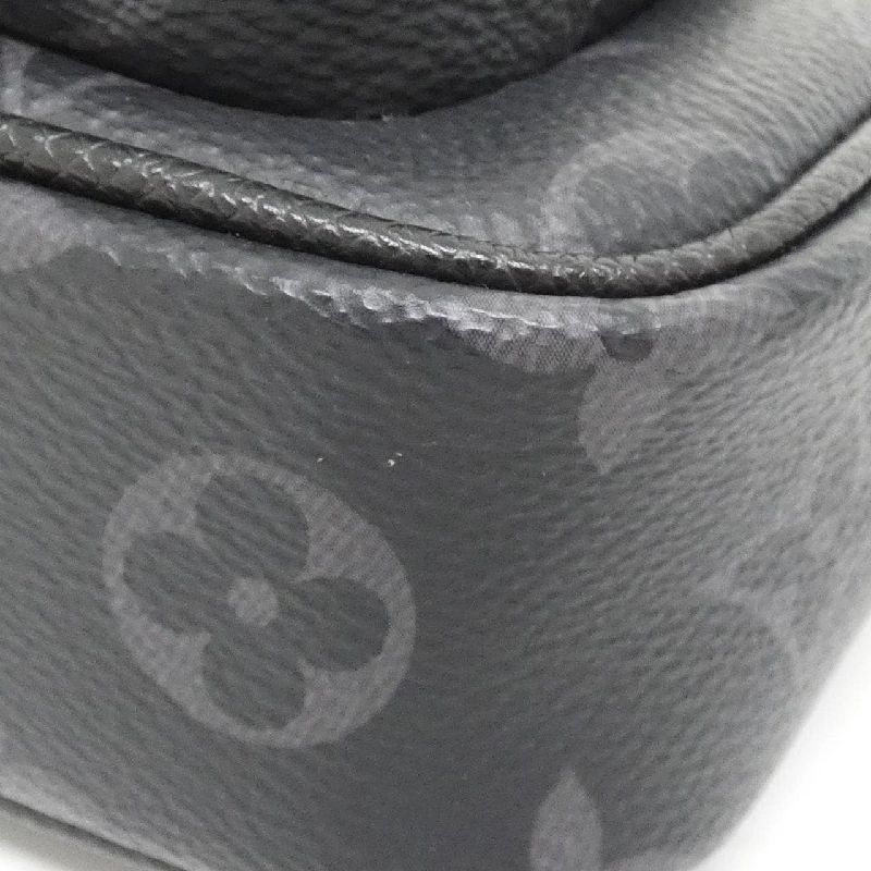 Túi đeo chéo Louis Vuitton Taiga Lama Outdoor M30755 613335