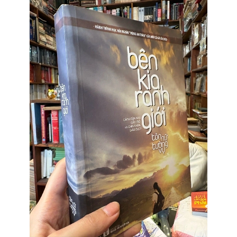 Bên kia ranh giới - Tôn Nữ Tường Vy 970870