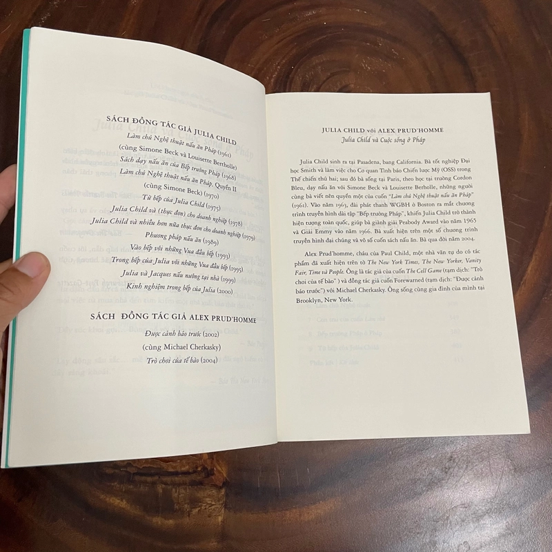 JULIA CHILD Và Cuộc Sống Ở Pháp _ Tình Yêu, Sự Nghiệp Và Những Món Ăn Mang Tên Huyền Thoại 446936