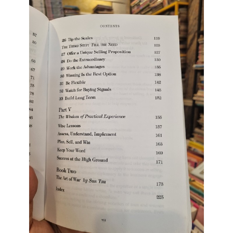 SUN TZU STRATEGIES FOR SELLING : How To Use The Art Of War To Build Lifelong Customer Relationships - G.A. Michaelson & Steven W. Michaelson 198103