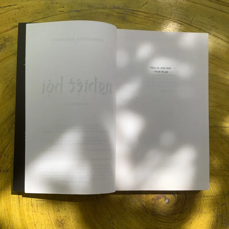 NGHIỆT HỘI - SAMANTHA SHANNON 937322