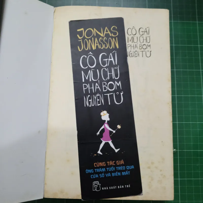 Cô gái mù chữ phá bom nguyên tử 563890