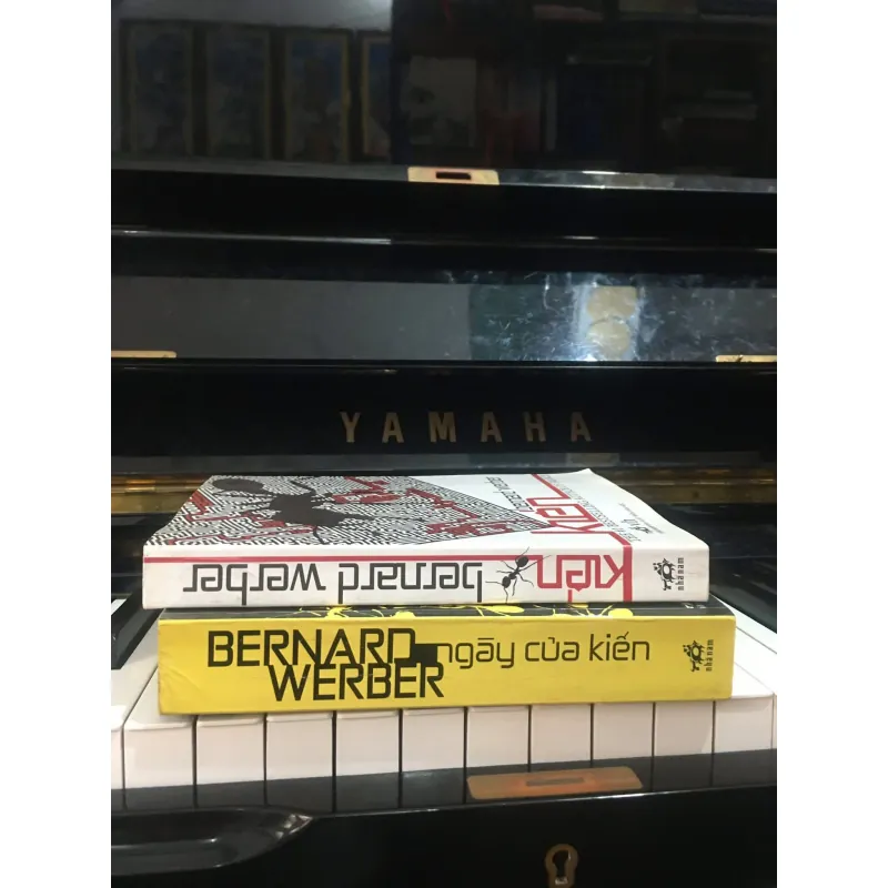 Bộ hai cuốn: Kiến, Ngày của Kiến 958098