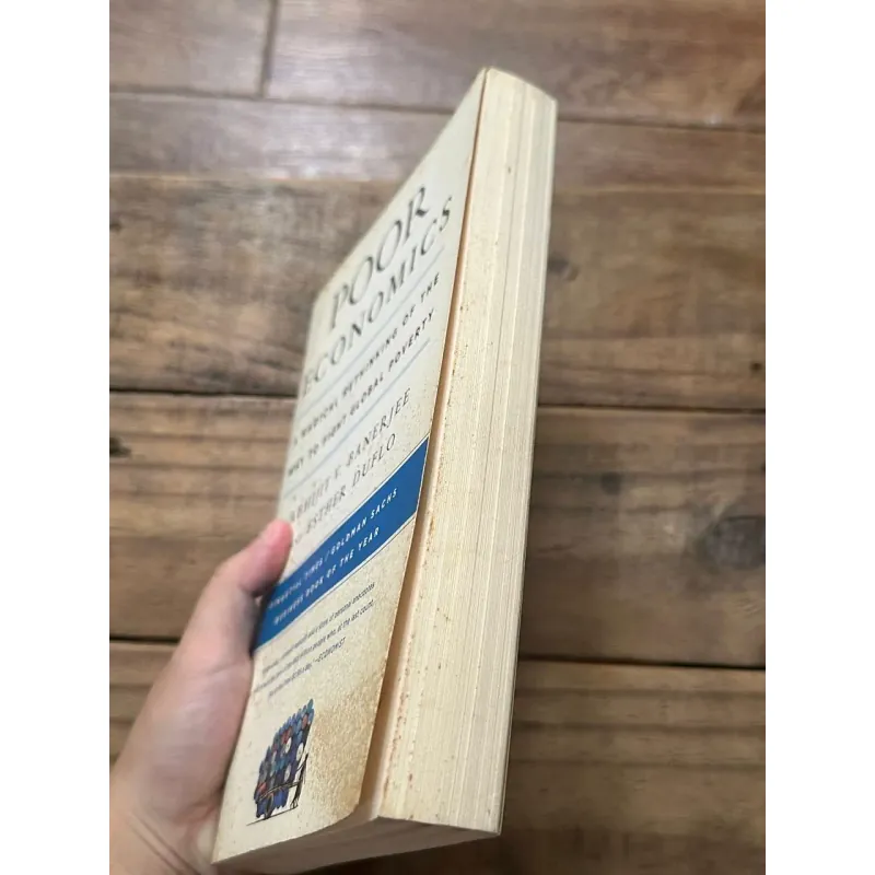 Poor Economics - Abhijit V. Banerjee & Esther Duflo 729095