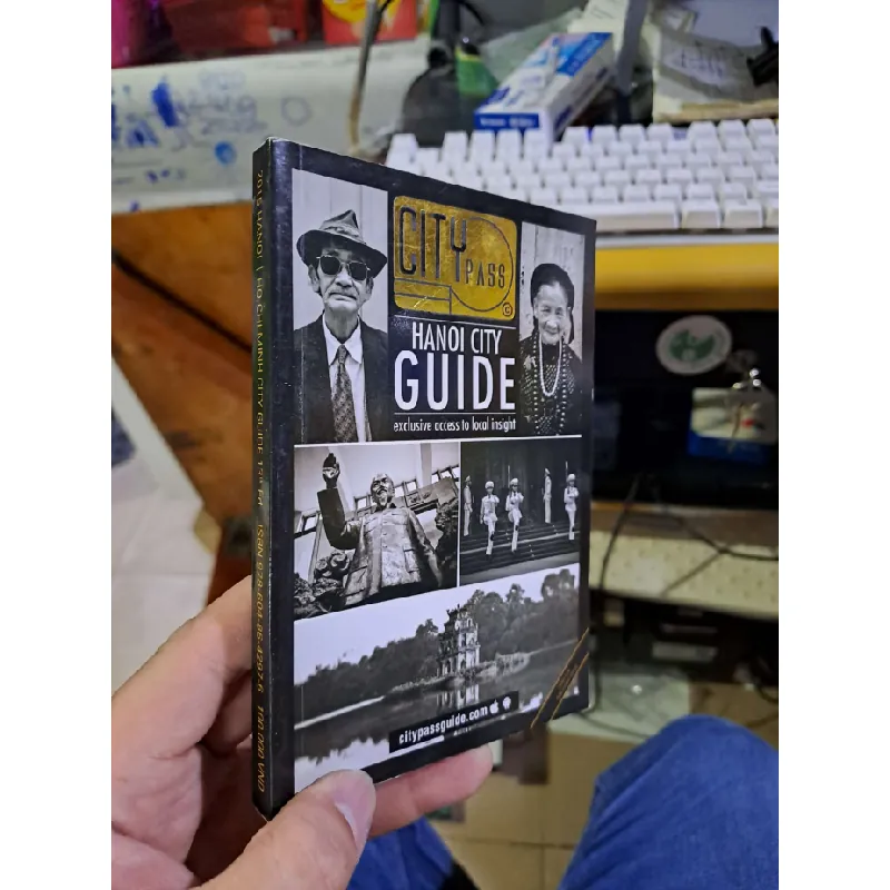 2015 Hanoi - Ho Chi Minh city guide 13th ed ENGLISH BOOKS HCM1008 577397