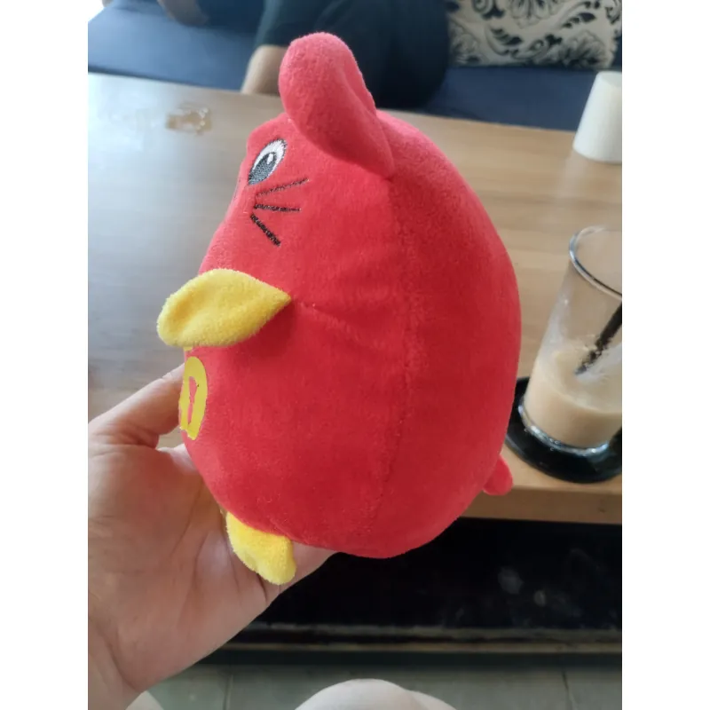 một con thú nhồi bông hình chuột màu đỏ. Hàng 2hand 996598