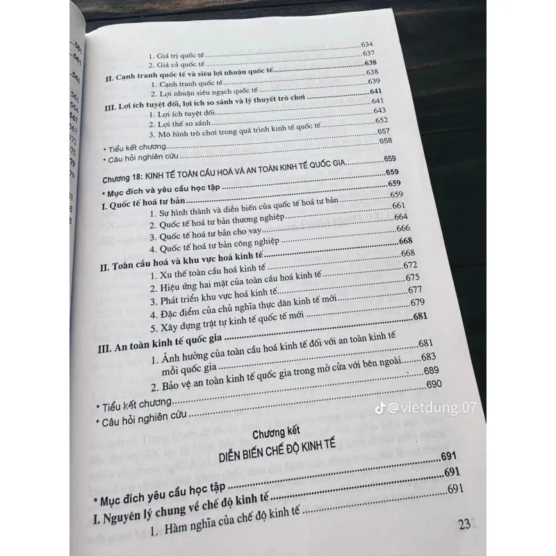 Sách kinh tế chính trị học hiện đại 758888