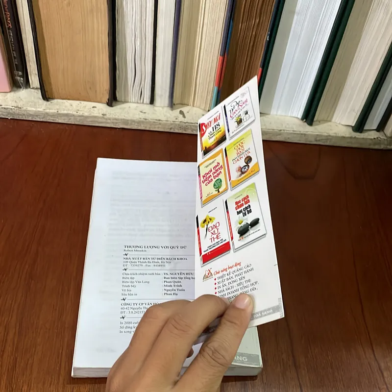 II Sách Kỹ Năng: Thương Lượng Với Quỷ Dữ - ROBERT MNOOKIN - 2012 565021