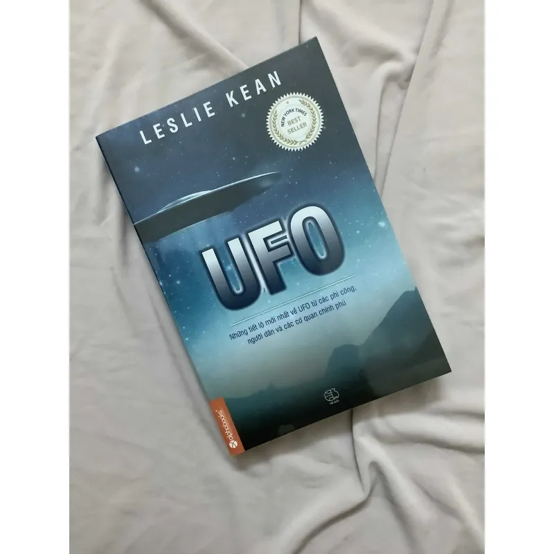 UFO (Leslie Kean) 697321