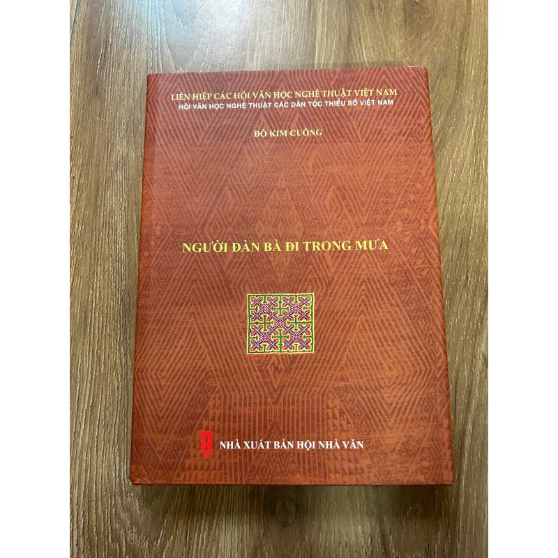 Người Đàn Bà Đi Trong Mưa - Đỗ Kim Cuông 762504