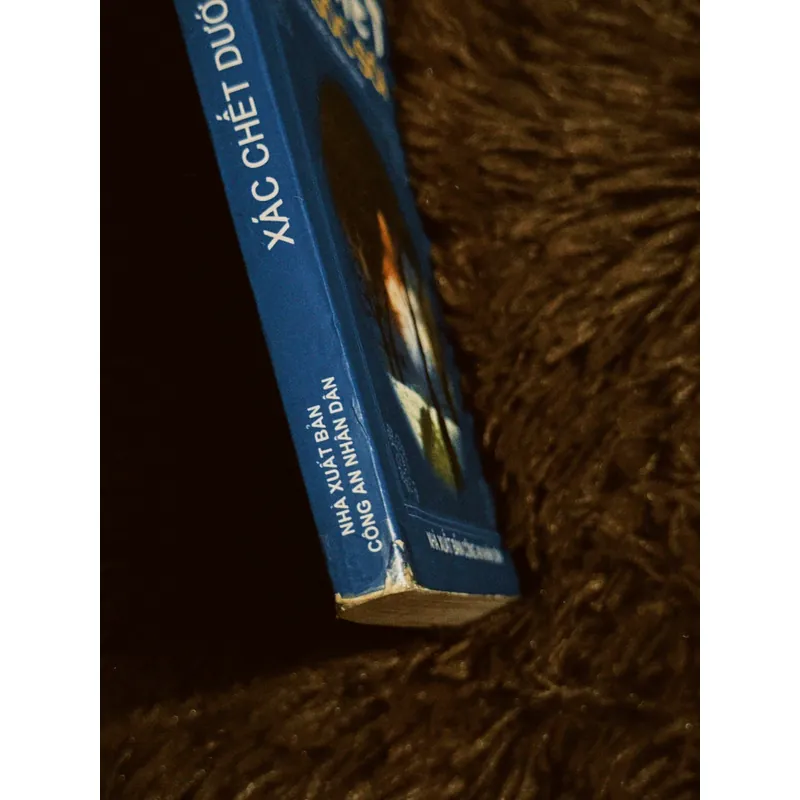 Xác chết dưới gốc sồi 699362