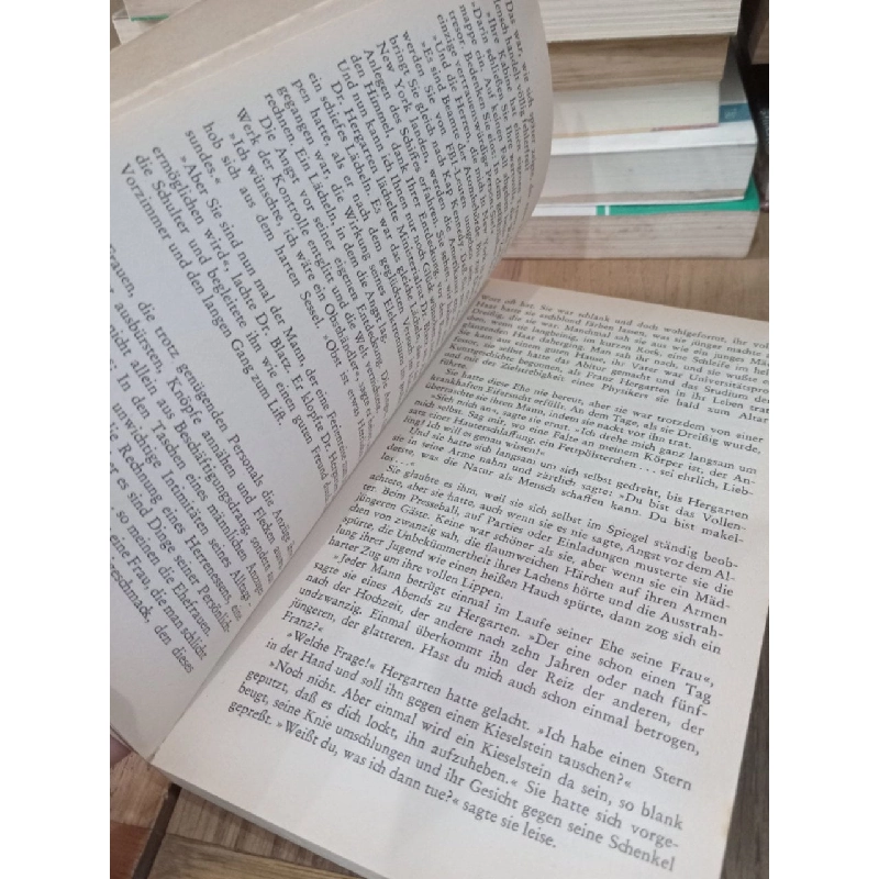 Schwarzer Nerz auf zarter Haut - Henry Pahlen 759662