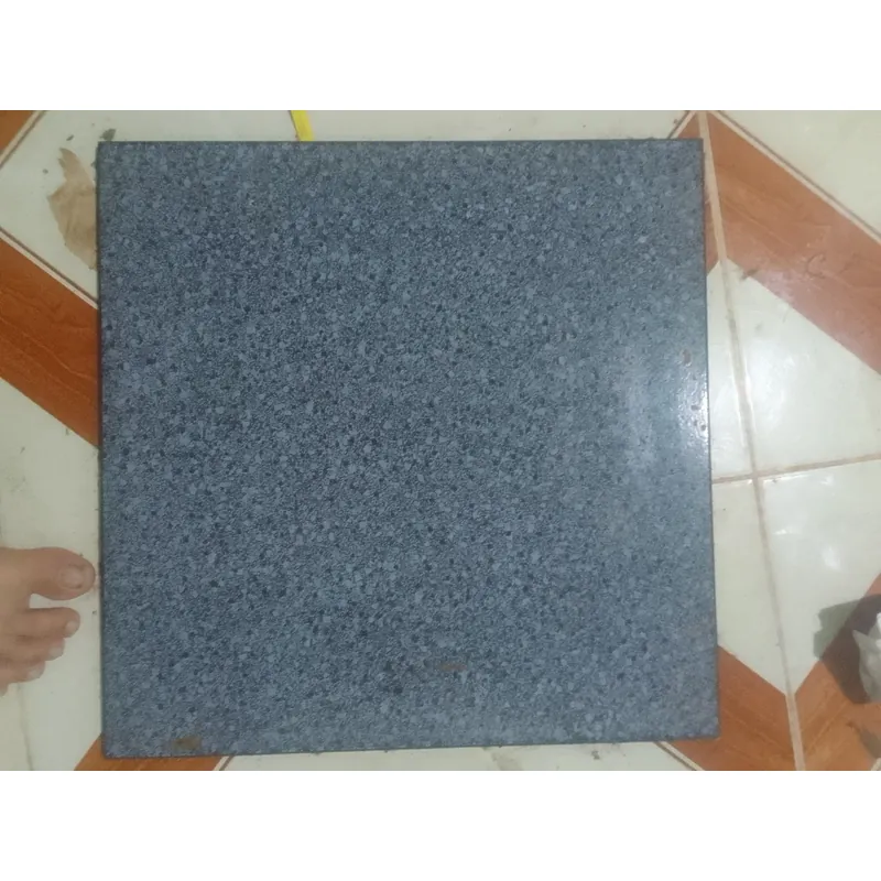 Gạch men nhà e xây xong còn 15 thùng ai mua gọi e chia giá mềm 594476