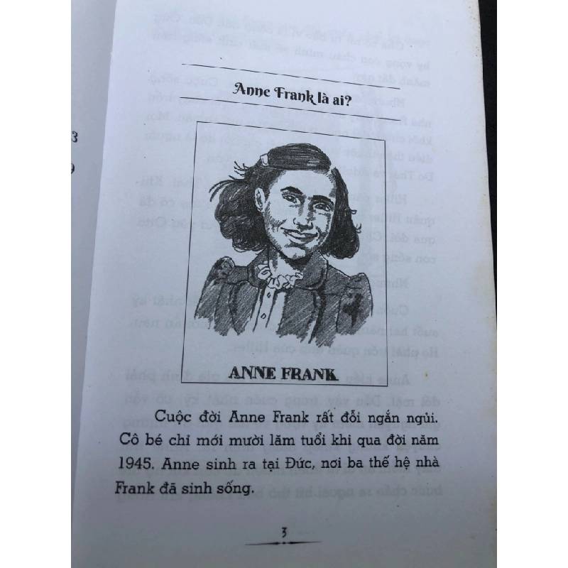 Anne Frank là ai? 2020 mới 85% bẩn nhẹ Ann Abramson HPB0508 VĂN HỌC 196212