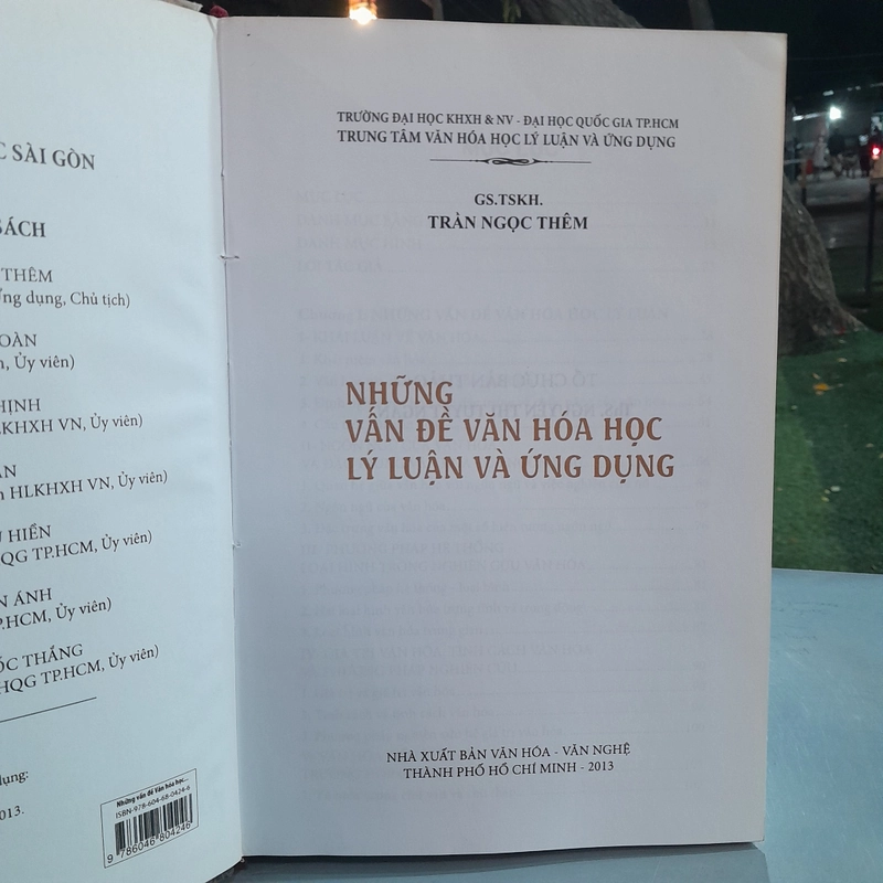NHỮNG VẤN ĐỀ VĂN HÓA HỌC LÝ LUẬN VÀ ỨNG DỤNG - TRẦN NGỌC THÊM 469129